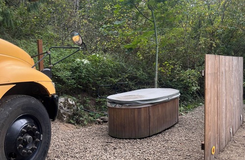 Rainier House | Bee Haven Bus at the RMR Farmstead with hot tub