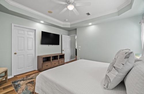 Avalon Beach Estates House | Blanc Bao With Pool And Pickleball