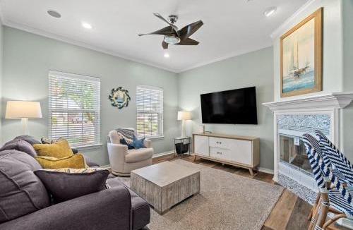 Avalon Beach Estates House | Blanc Bao With Pool And Pickleball