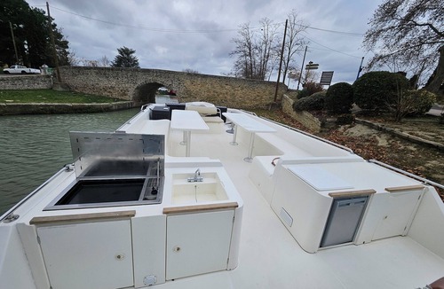 Capestang Boat Rental | BOAT RENTAL with skipper on the CANAL du MIDI from Capestang