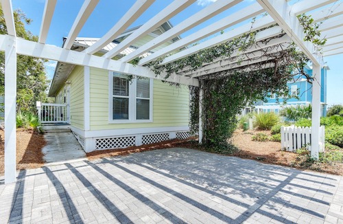 Seacrest Cottage | Book your Fall Break dates now! Pet friendly too!
