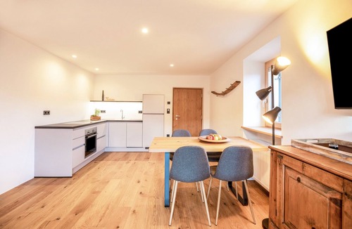 Kurtatsch an der Weinstraße Apartment | Brantenhof Design Apartment "Vinea" with Shared Garden, Sauna, Balcony and Wi-Fi