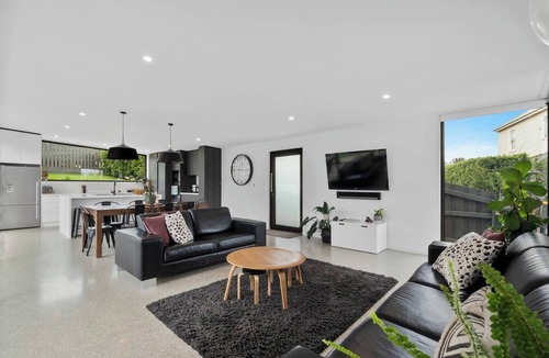 Bellerive House | Britannia at Bellerive Stroll to Marina and Beach