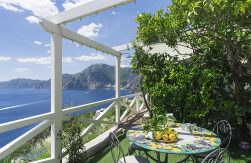 Praiano Apartment | CalanteLuna Apartment Il Sogno with private garden, hot tub and sea view