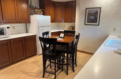 Sunriver House | Calm River Oasis with Hot Tub & Multi-Family Comfort