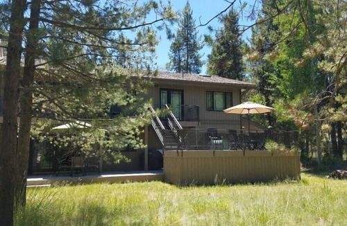 Sunriver House | Calm River Oasis with Hot Tub & Multi-Family Comfort