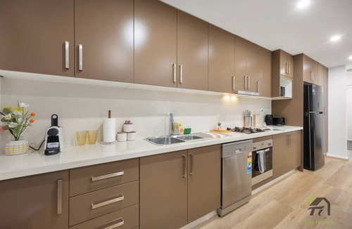 Camperdown Apartment | Camperdown: Spacious Apt · 3 Beds + Large Space