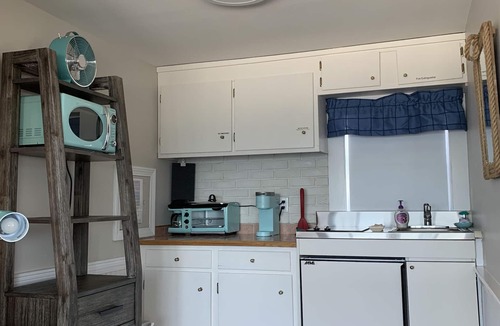 South Yarmouth Cottage | Cape Cod/Oceanfront on Nantucket Sound w/ Private Beach & Deck, Free Kayaks
