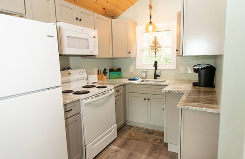 North Truro Condo | Cape Escape in North Truro. Completely renovated. 1/2 mile walk to the beach.