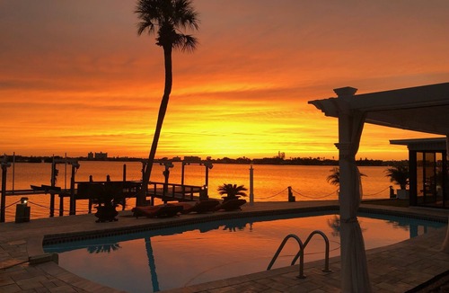 St. Petersburg - Clearwater House | Casa Dolphina: Private Tropical Waterfront Paradise with Sunsets & Beach Views.