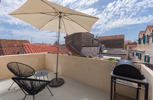 Trogir House | Casa Sepia in Trogir old town for up to 6 people