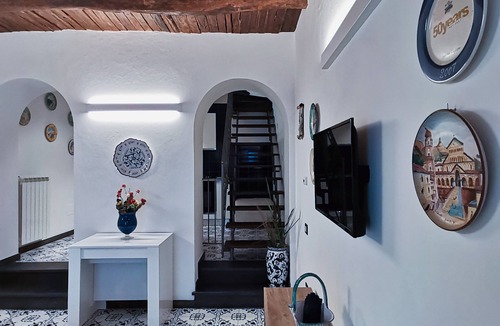 Vietri sul Mare Apartment | CASAGIUGIUside Vietri's main street with traditional ceramics, restaurants