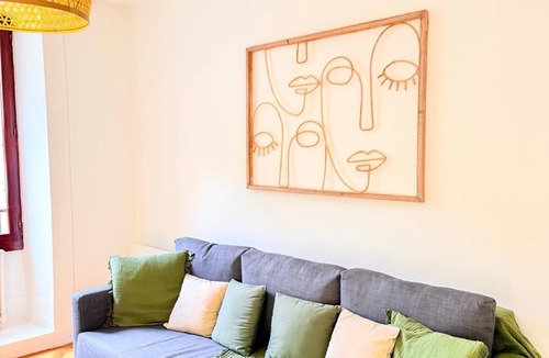 Plainpalais Apartment | Central Geneva Apartment - Walk to Old Town & Lake