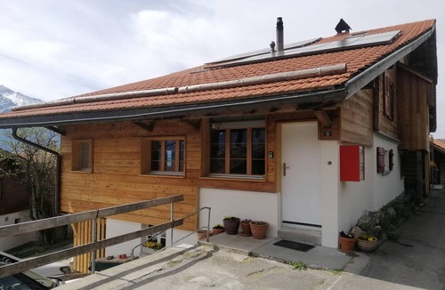 Goldiwil Apartment | Chalet "Niesenblick" with views of the lake, Jungfrau, Mönch and Eiger