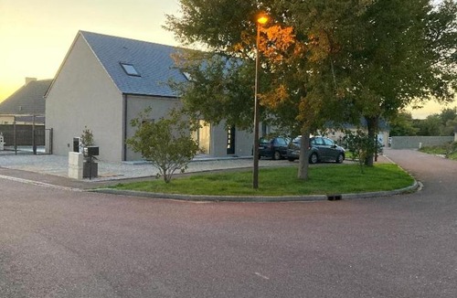 Sainte-Marie-du-Mont Bed & Breakfast | Chambre, salle de bain, toilette, salon privatif