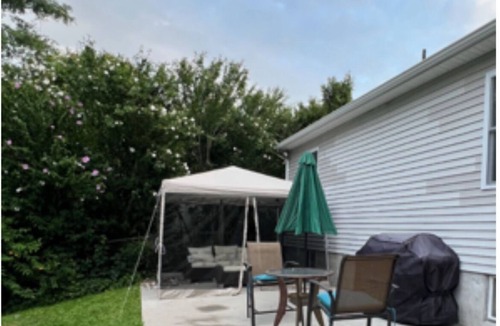 Sound Beach House | Charming 1-bedroom apt in house walking distance to the beach and restaurants