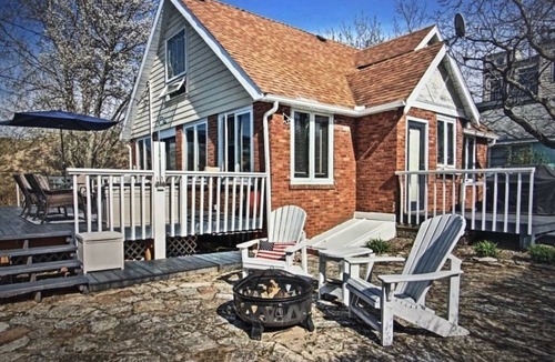 Michigan City House | Charming Beachfront Home w/huge backyard,steps to beach!Recently renovated.
