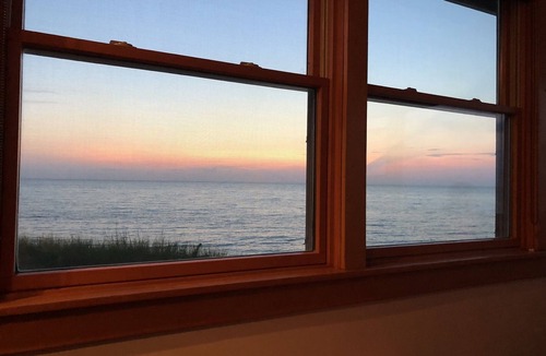 Porter Beach Cottage | Charming Lakefront Cottage in Indiana Dunes