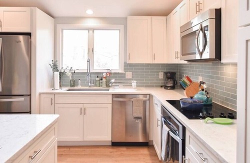 Chatham House | Chatham Getaway w/ Screened Porch!