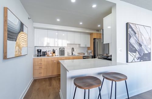 Pentagon City Condo | Chic Highrise 2BR King Bed Deluxe Escape Pool l GYM l Balcony Near DC/Metro/Mall