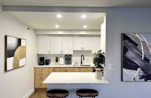 Pentagon City Condo | Chic Highrise 2BR King Bed Deluxe Escape Pool l GYM l Balcony Near DC/Metro/Mall