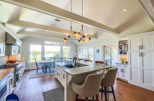 Chilmark House | CHILMARK WATERFRONT WITH PRIVATE DOCK