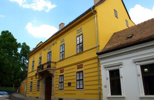 Pecs House | Ciszterci Szállás Pécs