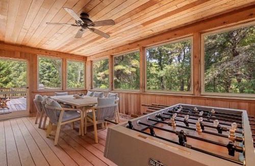 South Harwich House | Classic Cape Walk to Red River Beach