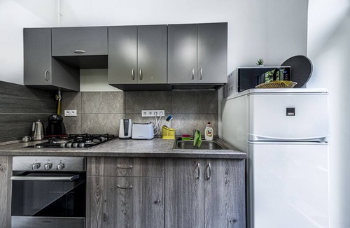 Istvanmezo Apartment | CLEAN flat - CUTE garden - CAR parking