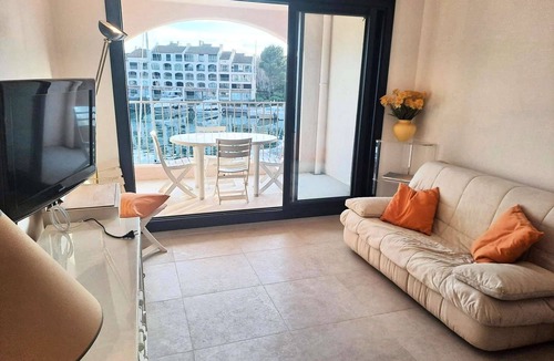 Port Cogolin Apartment | Close to Saint-Tropez – Apartment for 4 People with Marina View