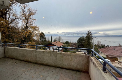 Publier Apartment | Comfortable apartment with pool and parking in Évian-les-Bains