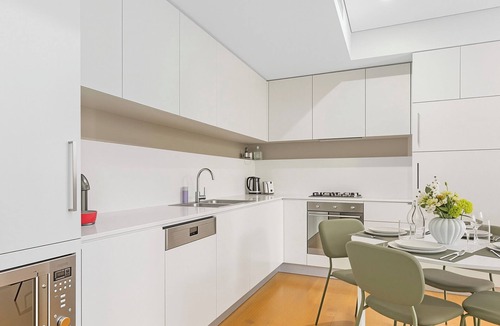 Macquarie Park Apartment | Comfortable Over Sized 1BRD Close to Metro & Mall