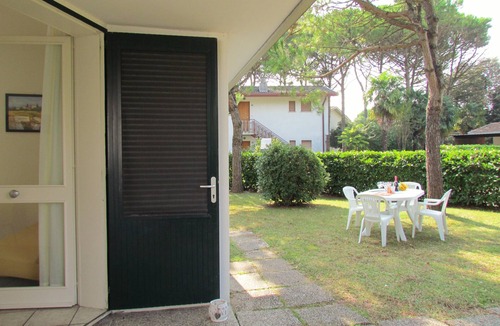 Bibione Pineda Villa | Comfortable villa with fenced garden