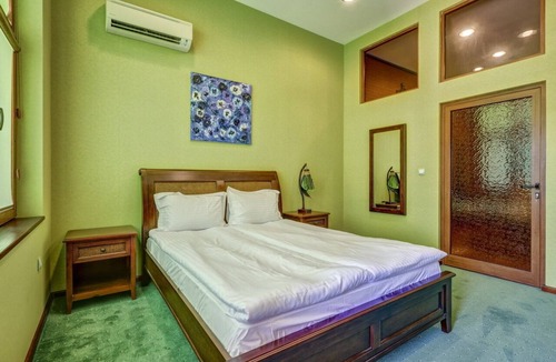 Golden Sands Apartment | Continental Apartments are located a 7-minute walk from Golden Sands Centre