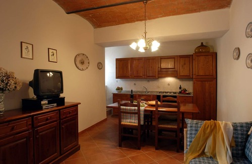 Montaione Apartment | Cosy apartment for 6 guests with WIFI, A/C, pool, TV and pets allowed, close to San Gimignano