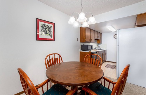 Alyeska Condo | Cozy condo with great downtown location near biking, shopping, dining
