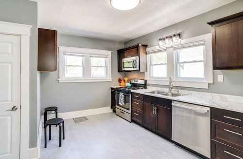 Michigan City Cottage | Cozy Indiana Getaway Near Washington Park Zoo!