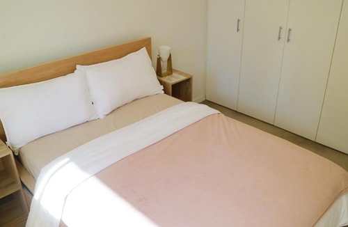 Waitara Apartment | Cozy Minimalist 1 Br Apt near Hornsby mall & trains