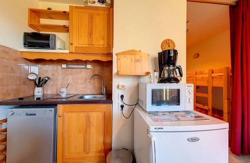Les Bruyeres Apartment | Cozy studio at the foot of the slopes with balcony