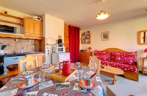 Les Bruyeres Apartment | Cozy studio at the foot of the slopes with balcony