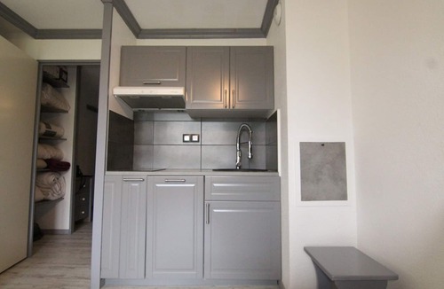 Bergers Apartment | Cozy Studio in L'Alpe d'Huez, Sleeps 3, Near Slopes & Shops, Pool & Sauna Access, Pet-Friendly