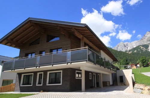 Schildlehen Apartment | Cross-country skiing and skiing directly from the house.