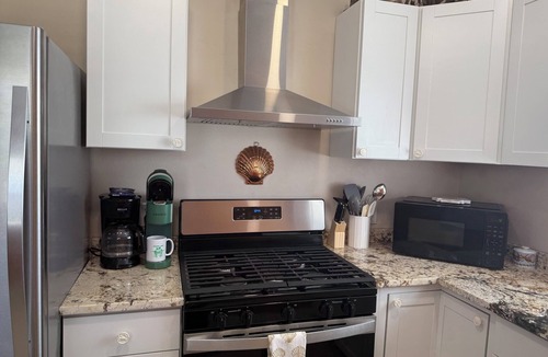 Steinhatchee Cottage | Cypress Crab Cottage in Steinhatchee! 1 bed, 1 bath, screen porch, full kitchen