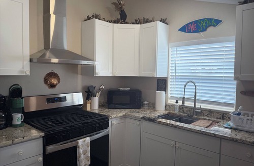 Steinhatchee Cottage | Cypress Crab Cottage in Steinhatchee! 1 bed, 1 bath, screen porch, full kitchen