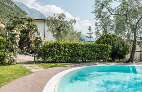 Malcesine Apartment | Da Costanza Montagna piano terra 2 with Mountain View, Pool, Wi-Fi, A/C & Garden; Pet-Friendly
