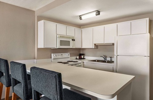 Avon By The Sea Hotel | Days Inn by Wyndham Cocoa Beach Port Canaveral