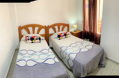 Alicante Hotel | Delightful 3 Bedroom Apartment with Terrace Esp1ev
