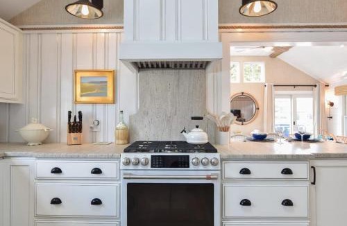 West Harwich House | Designed for vacation Easy 0 3 mi walk to Grey Neck Beach