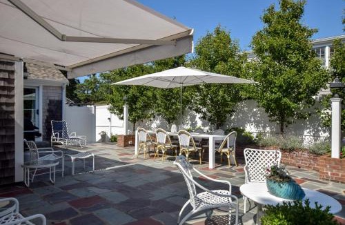 West Harwich House | Designed for vacation Easy 0 3 mi walk to Grey Neck Beach