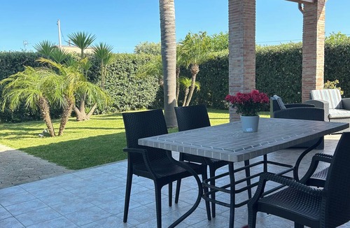 Avola Villa | Detached villa with swimming pool a stone's throw from the sea between Avola and lido di Noto.